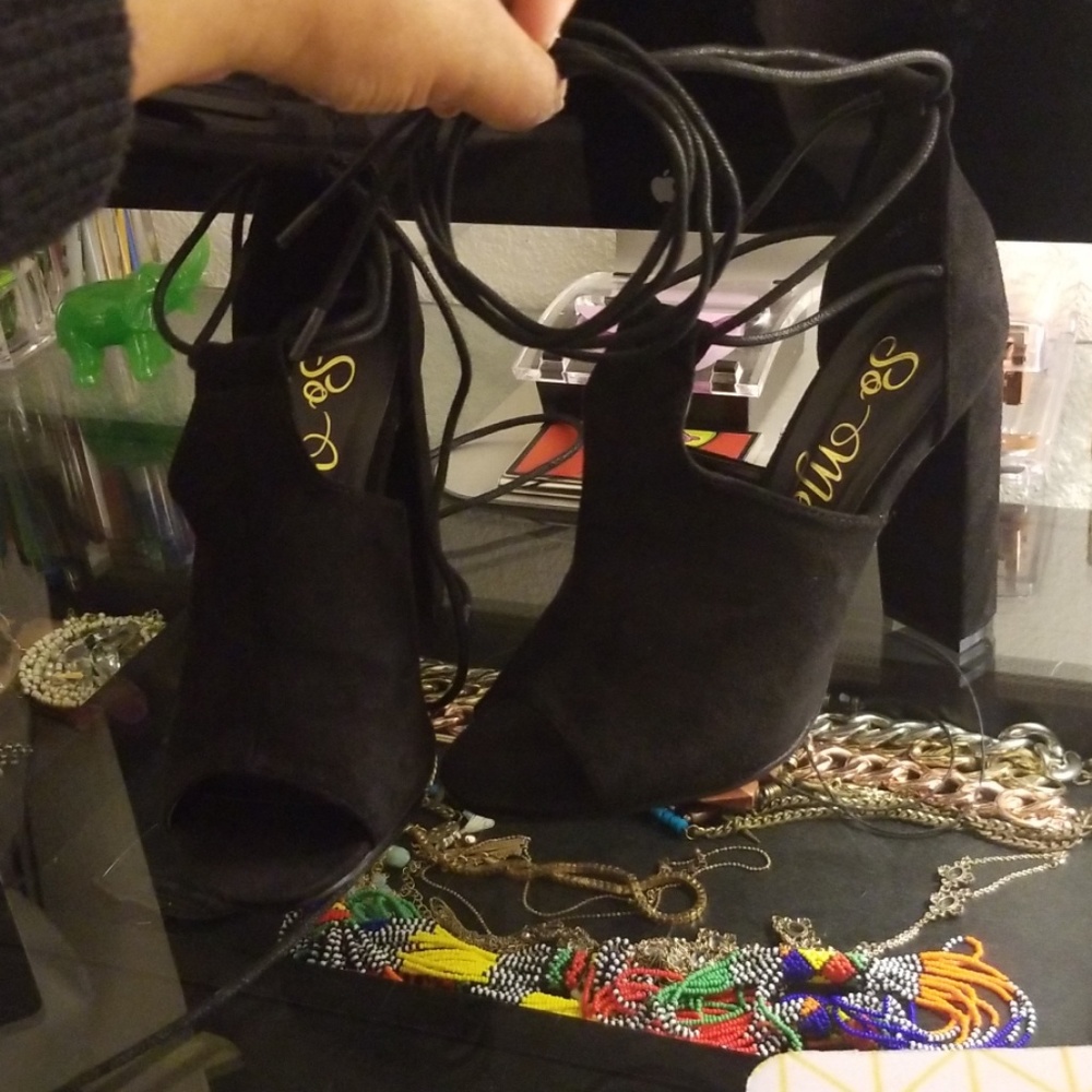 😍 So Me Black Suede Ankle Tie Peep Toe Heels 😍